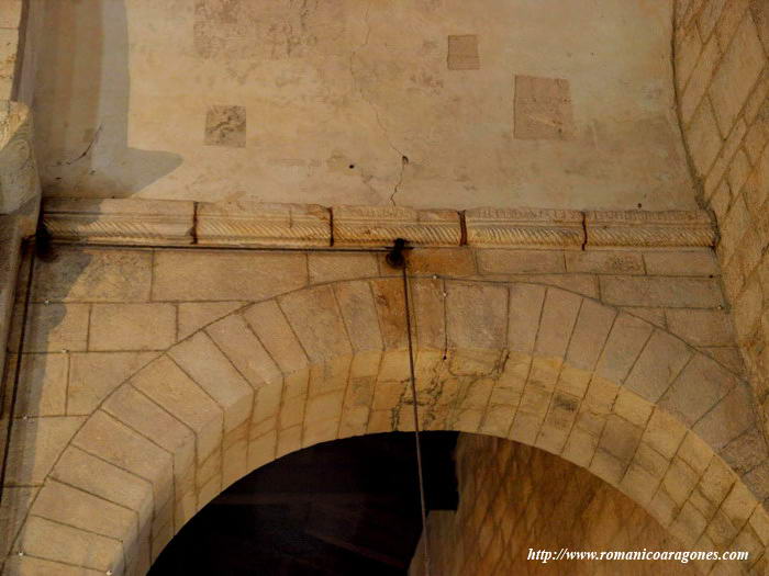 DETALLE DEL BRAZO NORTE DEL CRUCERO CON ELEMENTOS EPIGRAFIADOS